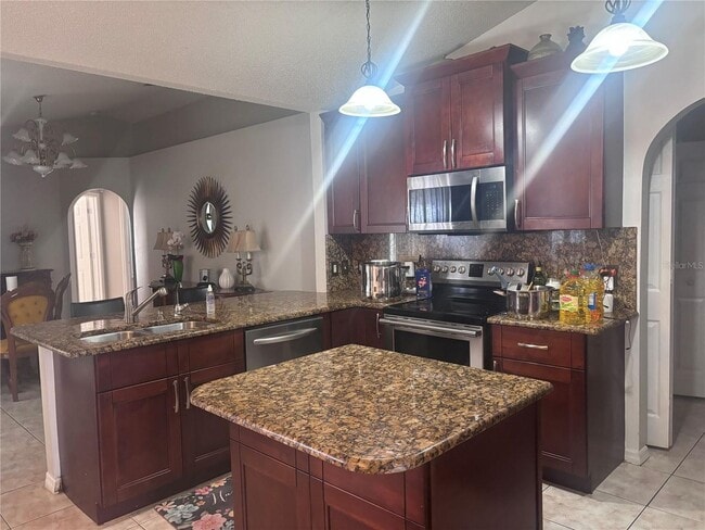 Building Photo - Poinciana Home