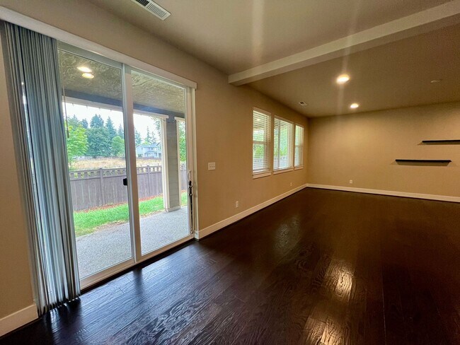 Building Photo - Large 5 Bedroom Home in Tumwater