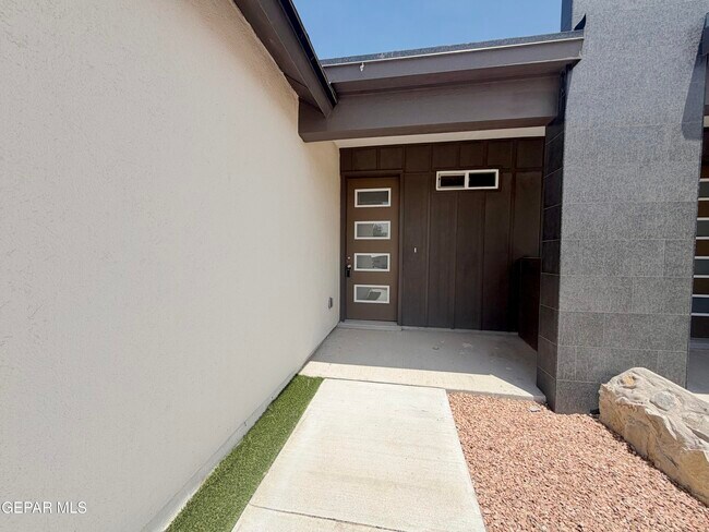 Building Photo - 125 Palma Dr