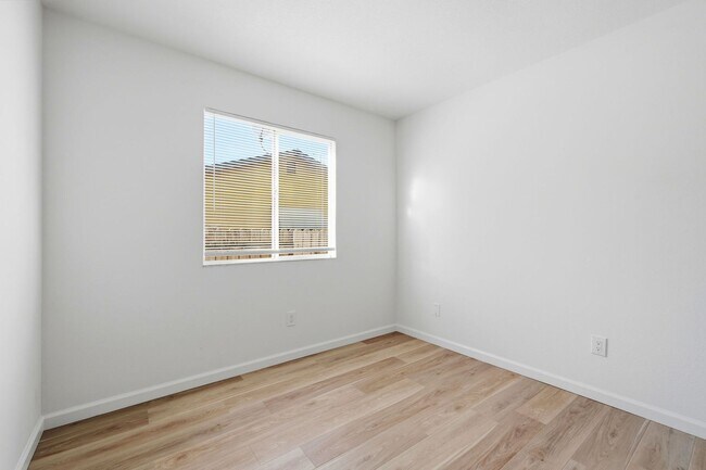 Building Photo - Spacious 4-bedroom 2-Bath in Desirable Area in Walnut Creek!