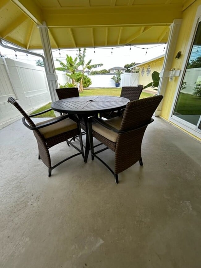 Building Photo - Available on 12/16/25, spacious 1570 sq ft, 3 Bedrooms, 2 Baths, 2 Car Garage Single-Family Home ...