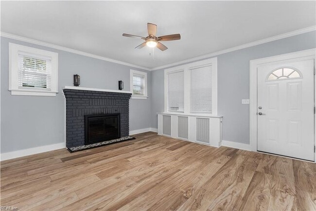 Building Photo - One-of-a-Kind 6-Bedroom Property