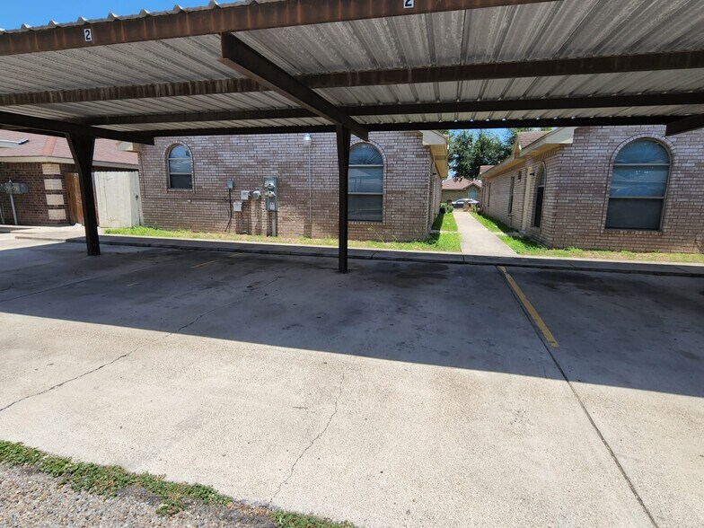 Building Photo - 3810 W Sarah Evans