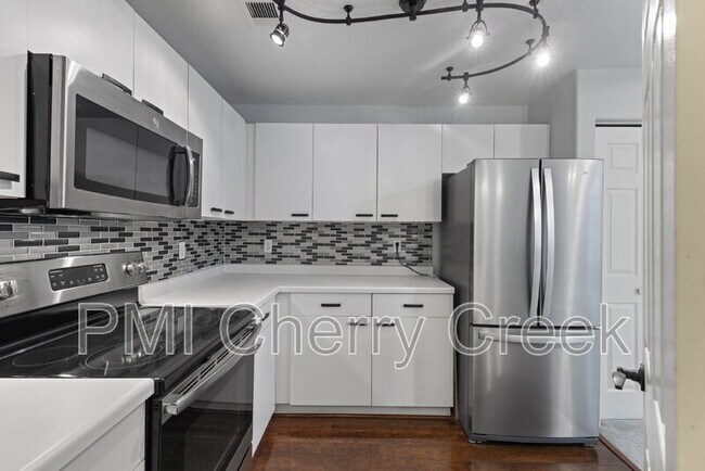 Building Photo - 8757 E Dry Creek Rd