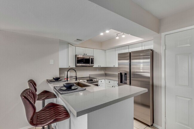 Building Photo - BEAUTIFUL AND SPACIOUS 1ST FLOOR MESA CONDO!