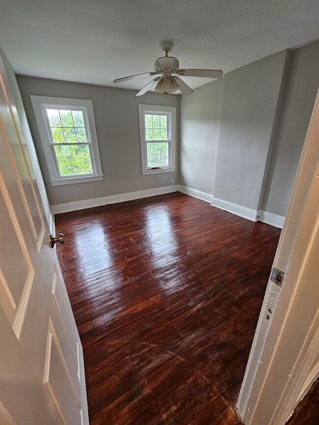 Bedroom 2 - 14650 Superior Rd