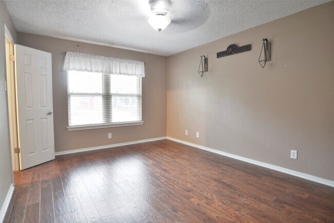 Building Photo - 3009 Rose Ln