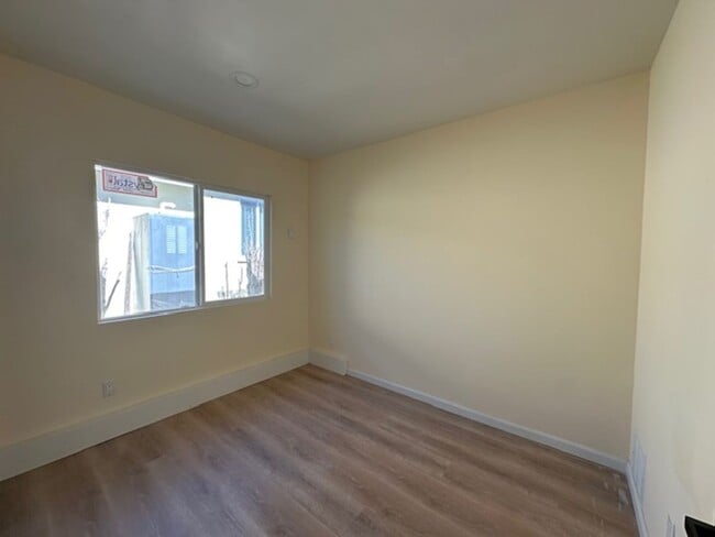 Building Photo - Brand New 1+1  ADU