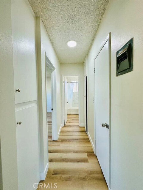 Building Photo - 933 N Alameda Ave