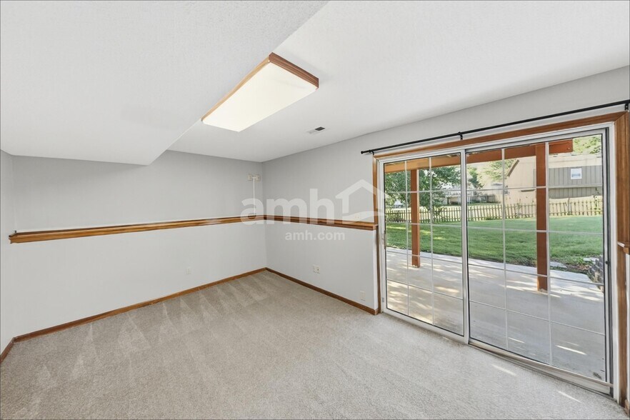 Building Photo - 409 SE Onyx Cir