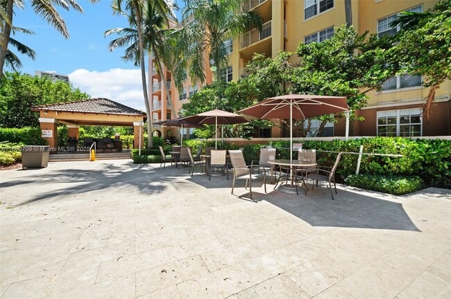 Building Photo - 19555 E Country Club Dr