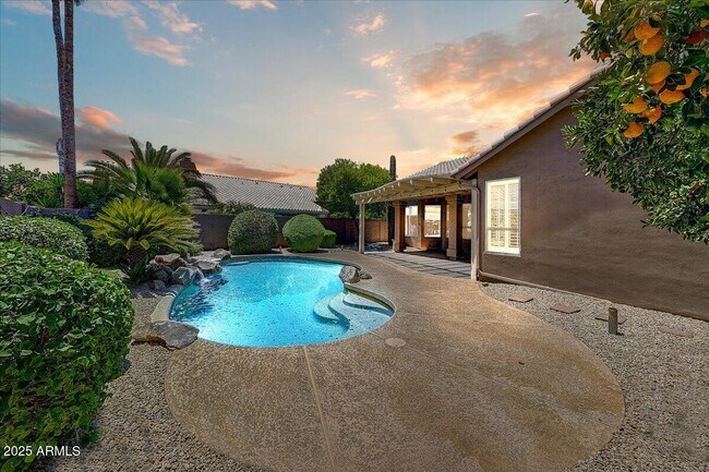 Building Photo - 13383 W Alvarado Dr