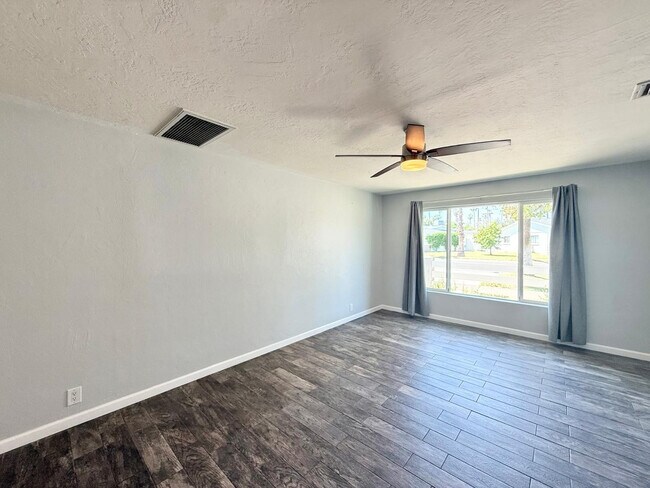Building Photo - 3553 E Monterosa St