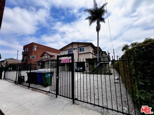 Building Photo - 1336 W 37th Dr