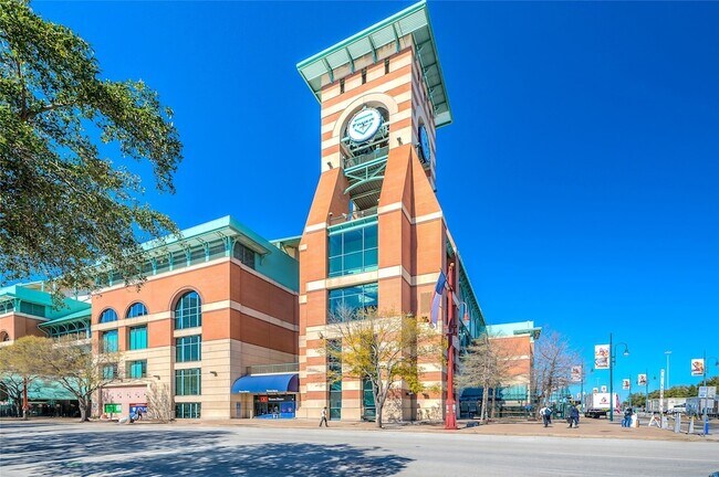 Building Photo - 201 Main St