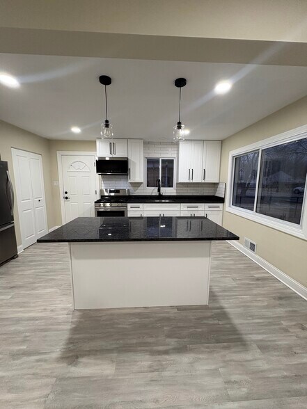 Building Photo - 106 W 155th St