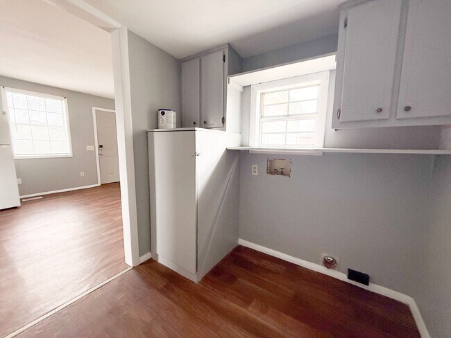 Building Photo - 230 W Jere Whitson Rd