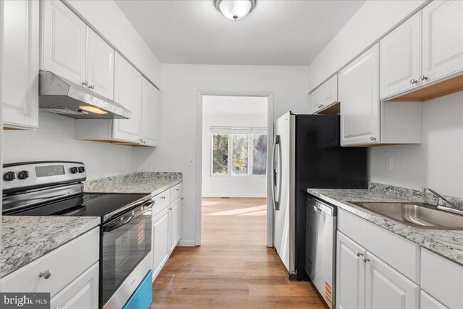 Building Photo - 6911 Cipriano Woods Ct