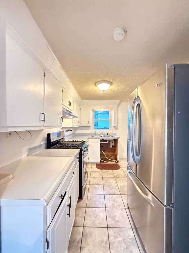 Building Photo - Home in Marion