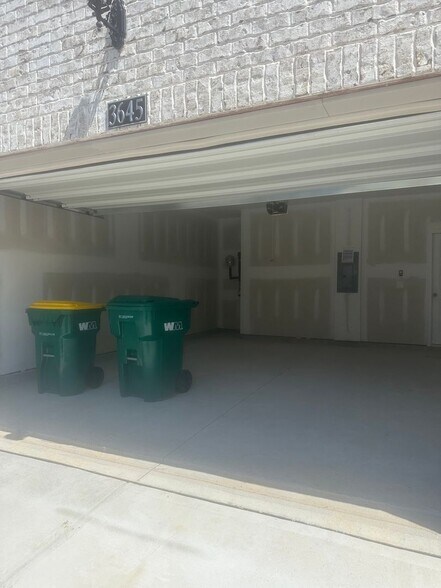 Building Photo - 3645 Shore Wood Ave