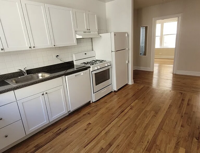 Building Photo - 5034 N Springfield Ave