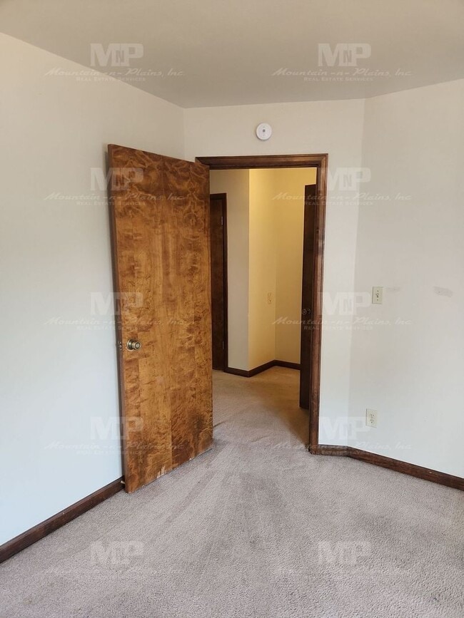 Building Photo - 1624 Azalea Dr