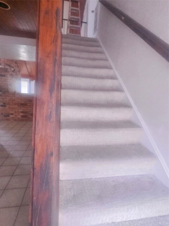 Building Photo - 4011 Alshire Dr