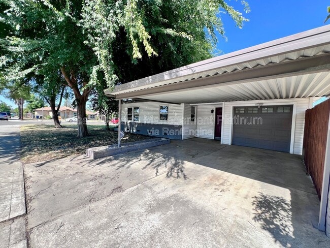Building Photo - 645 W Andrews Ave