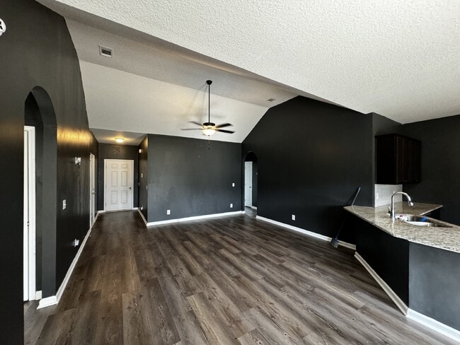 Building Photo - House for Rent