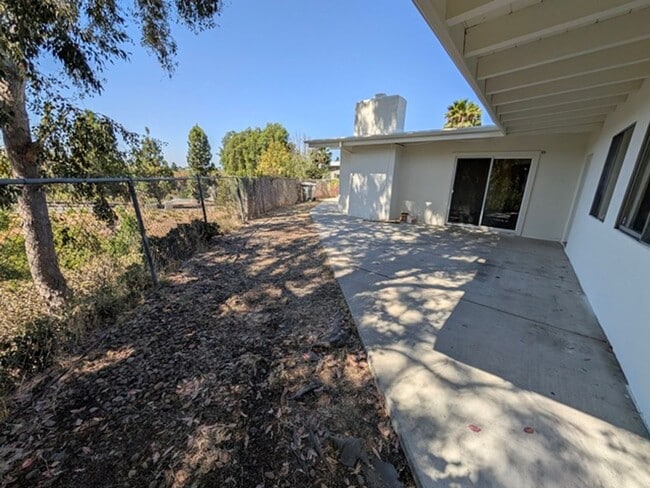 Building Photo - 5209 Hewlett Dr