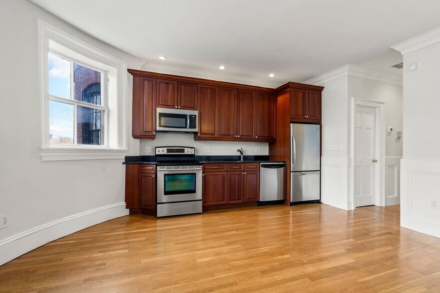Building Photo - 244 Beacon St