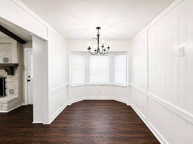 Building Photo - Amazing Quality and Value! Jenks Schools!