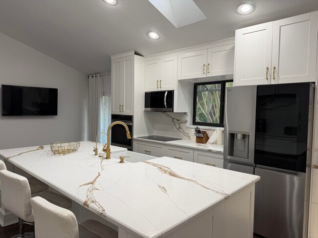 Building Photo - 1532 Primrose Ln