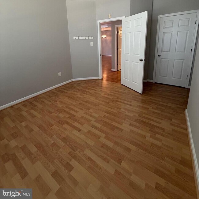 Building Photo - 10730 Symphony Way