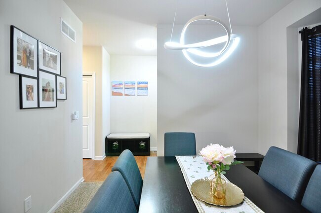 Building Photo - 4481 Bridgeview Ln