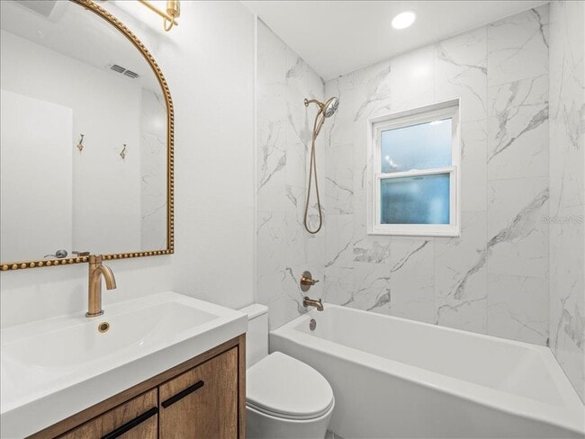 Building Photo - 2200 Capri Dr