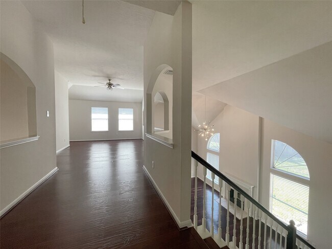 Building Photo - 2126 Winding Hollow Dr