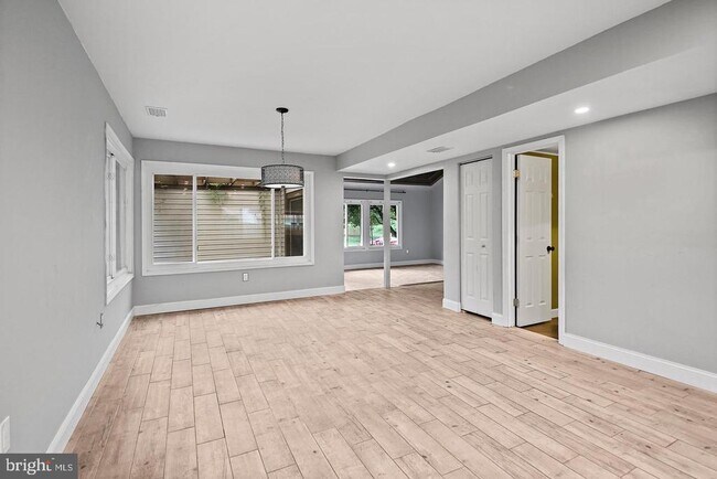 Building Photo - 511 Avondale Dr