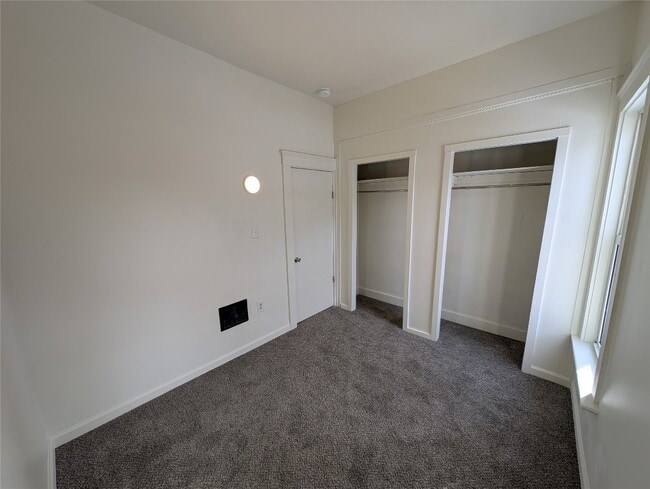 Building Photo - 502 E 2nd St