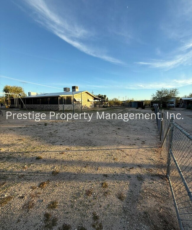 Building Photo - 3BD 2BA Waiting for You to Call Home!!