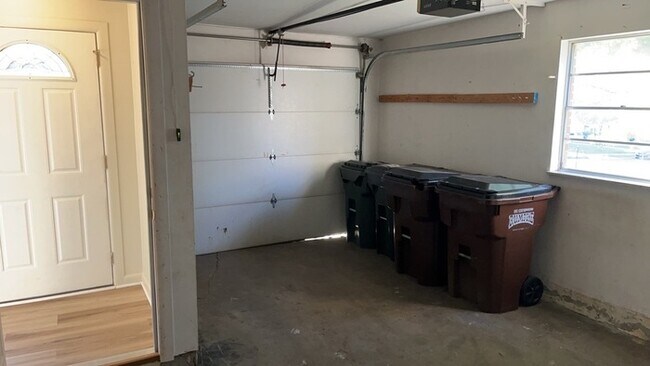 Building Photo - 3043 Regent St