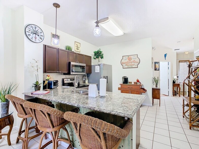 Building Photo - 2314 Silver Palm Dr