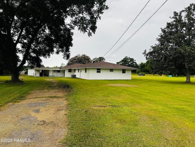 Building Photo - 1118 LA-357