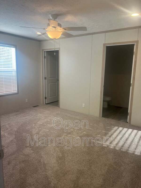 Building Photo - 825 1st Ave E