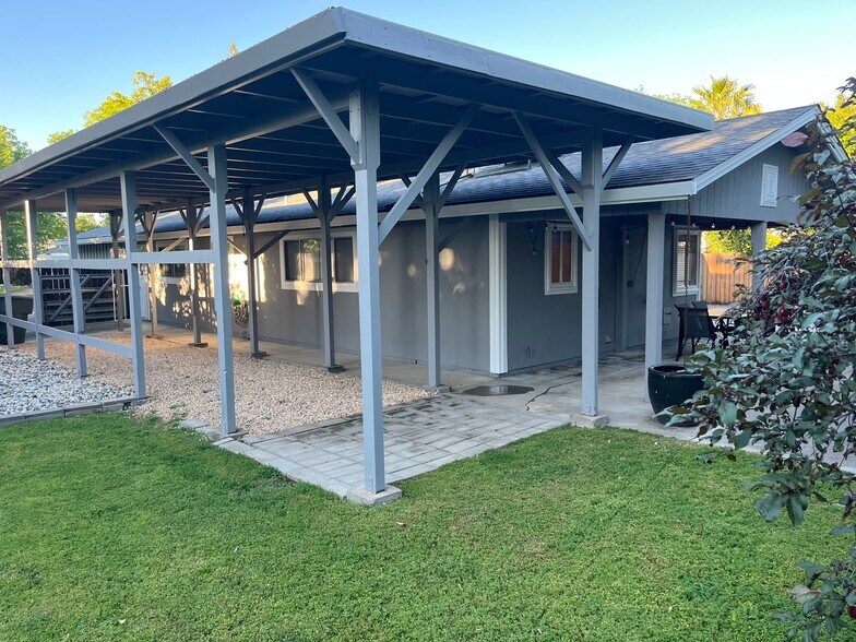 Additional covered parking - 154 Baxter Ave