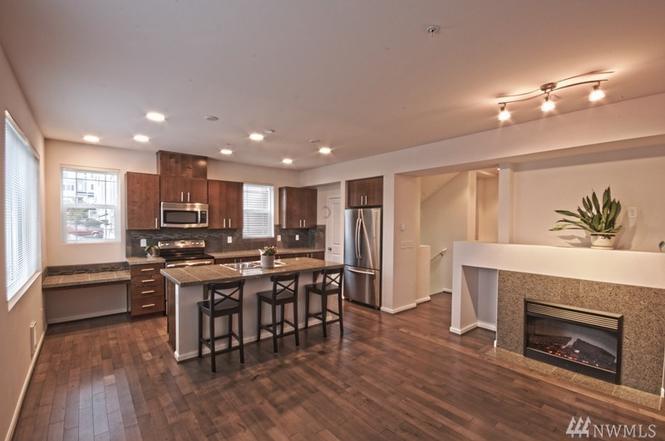 Building Photo - 15720 Manor Way