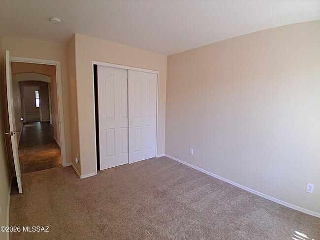 Building Photo - 995 N Western Sunset Dr
