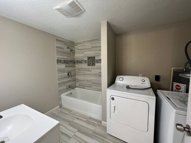 Building Photo - House For Rent in SE Lake Charles