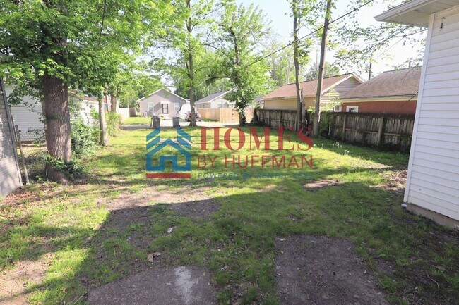Building Photo - Four Bedroom House | One Bathroom