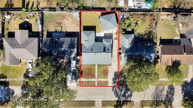 Building Photo - 7718 Romney Rd